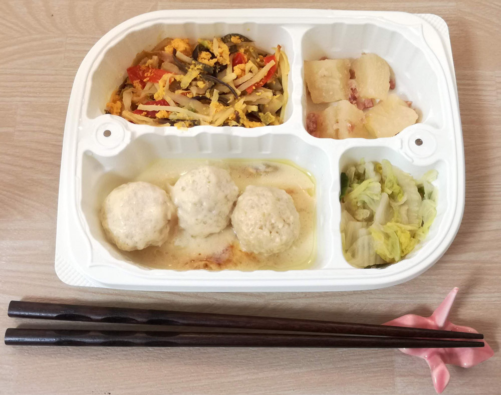 まごころケア食の鶏団子のチーズクリームソース弁当