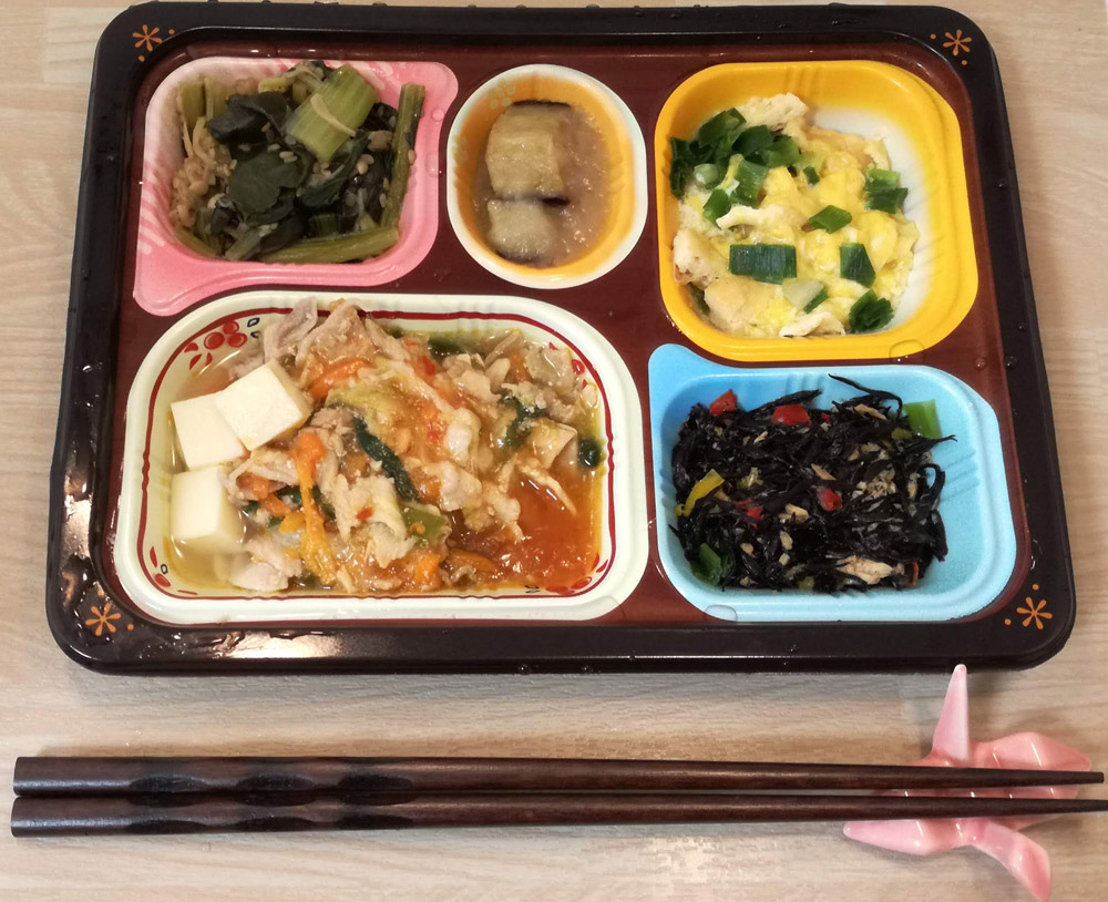 食宅便の豚のピリ辛煮弁当