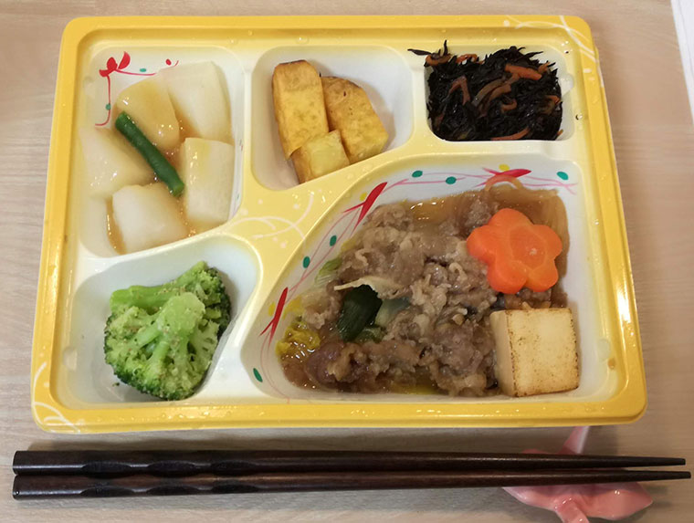 ニチレイフーズダイレクトの牛すき焼き風弁当